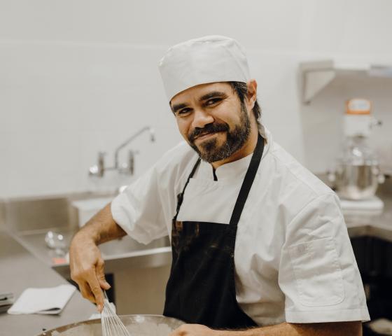 Cookery student in the kitchen